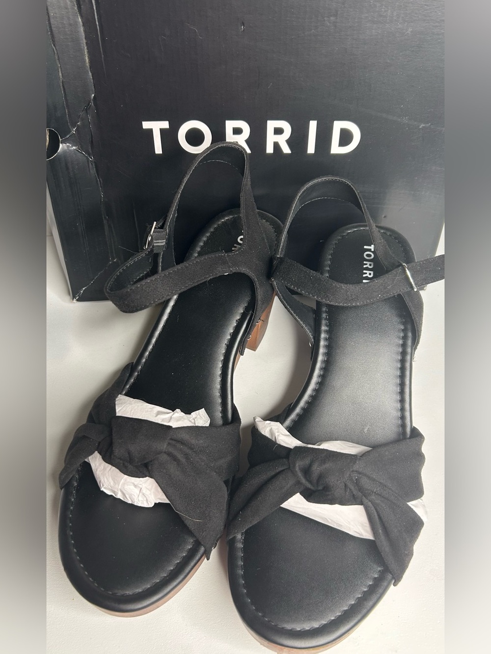 New In Box Torrid 4H BLK KNOT FAUX WOOD HEEL Sz 13